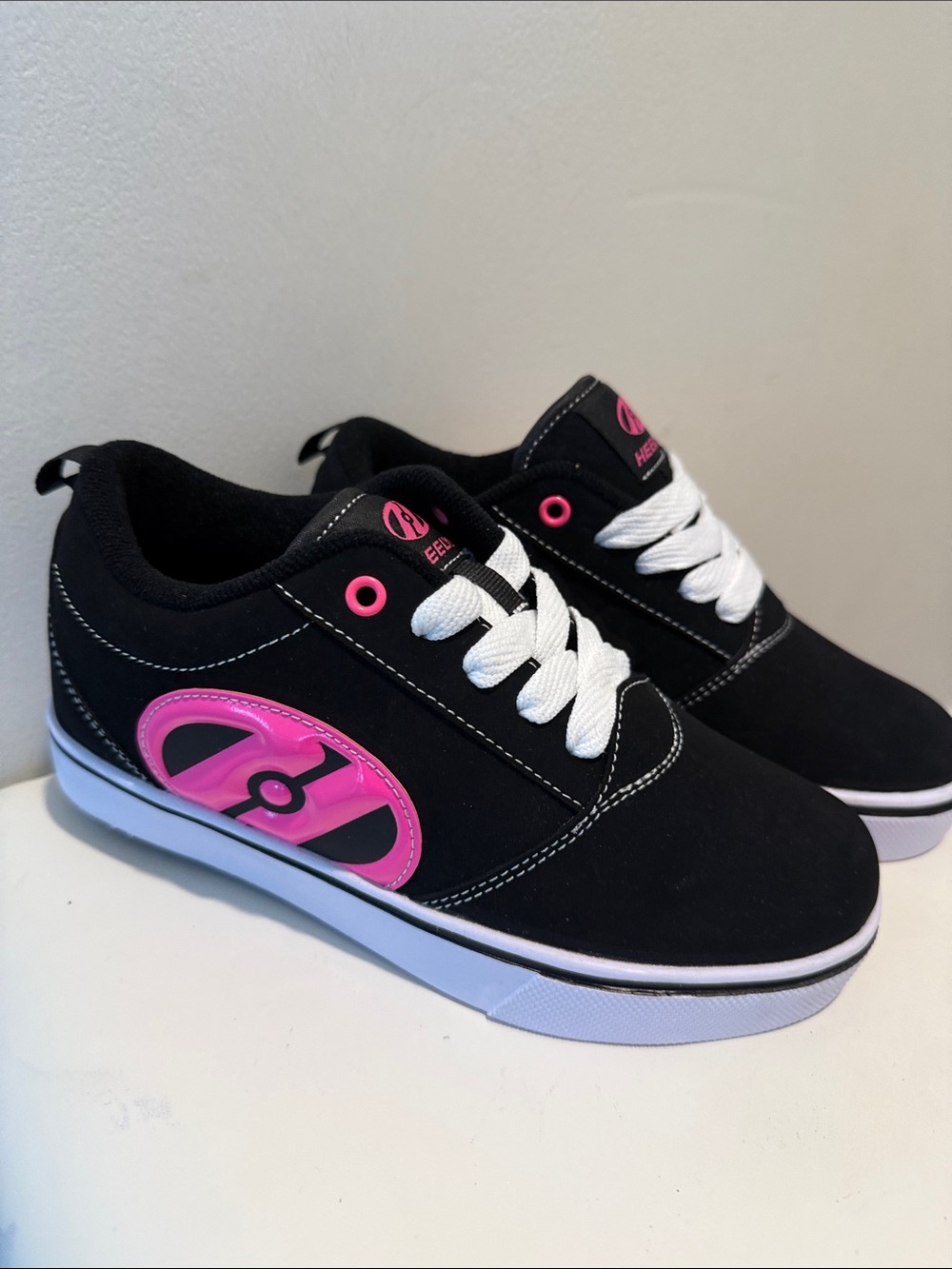 Heelys Pro 20 LG Nova Black and Pink Low-Top Skate Shoes, Size Y3 NWOT - Picture 2 of 5